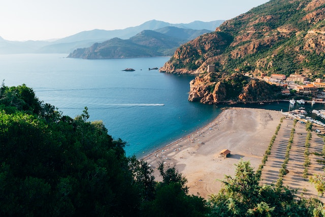 En strand på Korsika